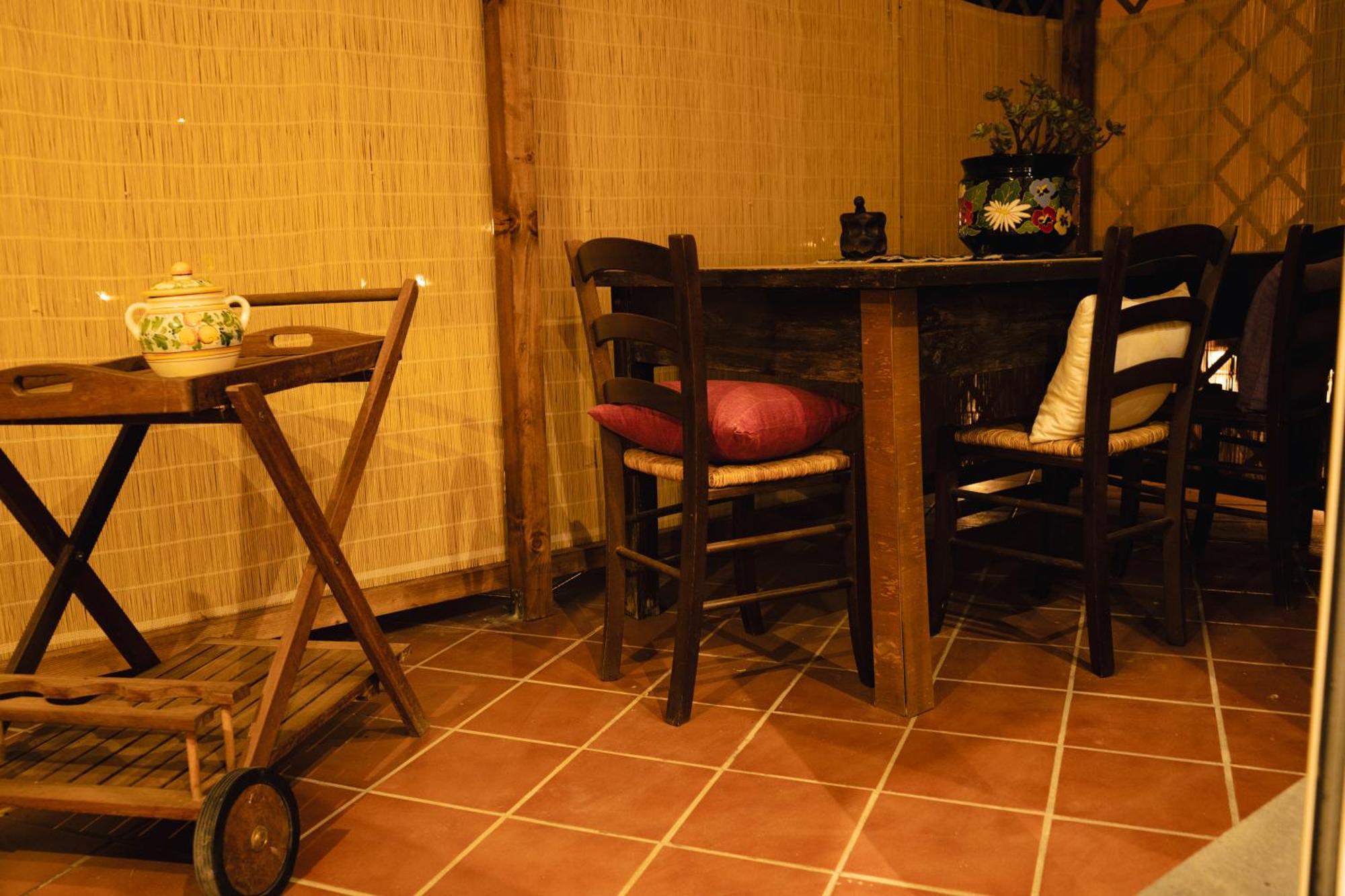Casa Vacanze Le Pernici ニコロージ エクステリア 写真